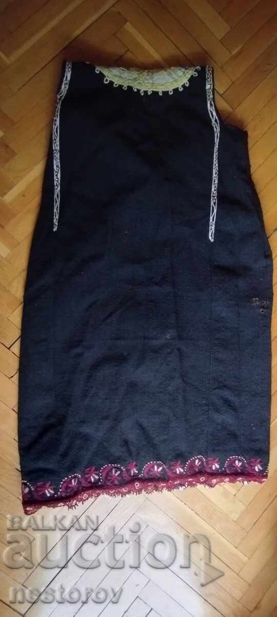 Παράδοση ΠΑΛΙΑ ΓΥΝΑΙΚΕΙΑ ΦΟΡΕΣΙΑ ΑΠΟ ΤΗΝ ΠΕΡΙΟΧΗ ΤΟΥ ΠΕΡΝΙΚ