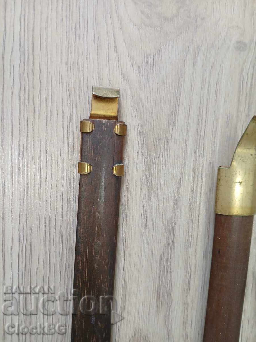 Delivery of 3 clock pendulums