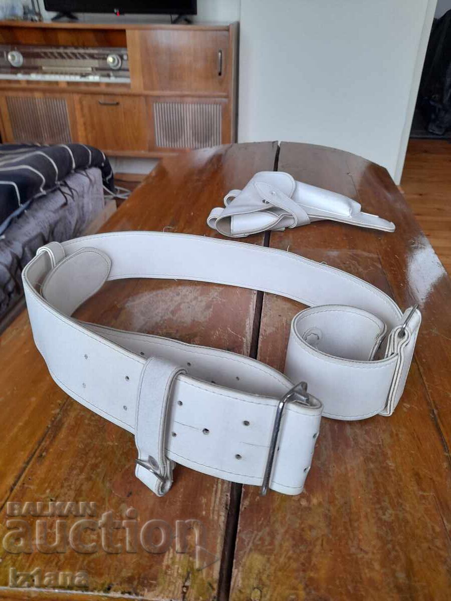 Παράδοση Παλιά ζώνη αστυνομικού, θήκη όπλου