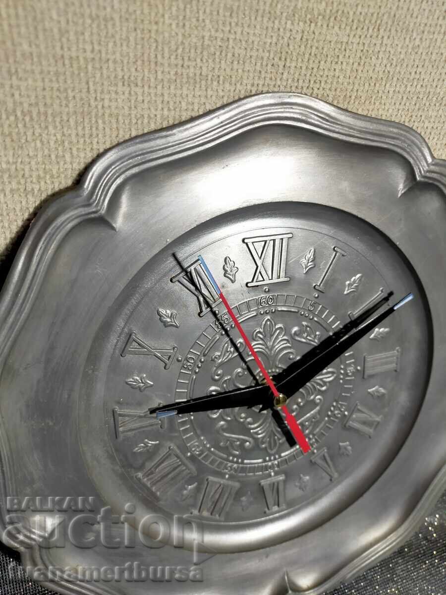 ceas metalic cu preț € 20.00 | 39.12 BGN