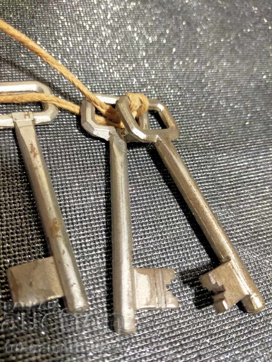 Licitație chei vechi