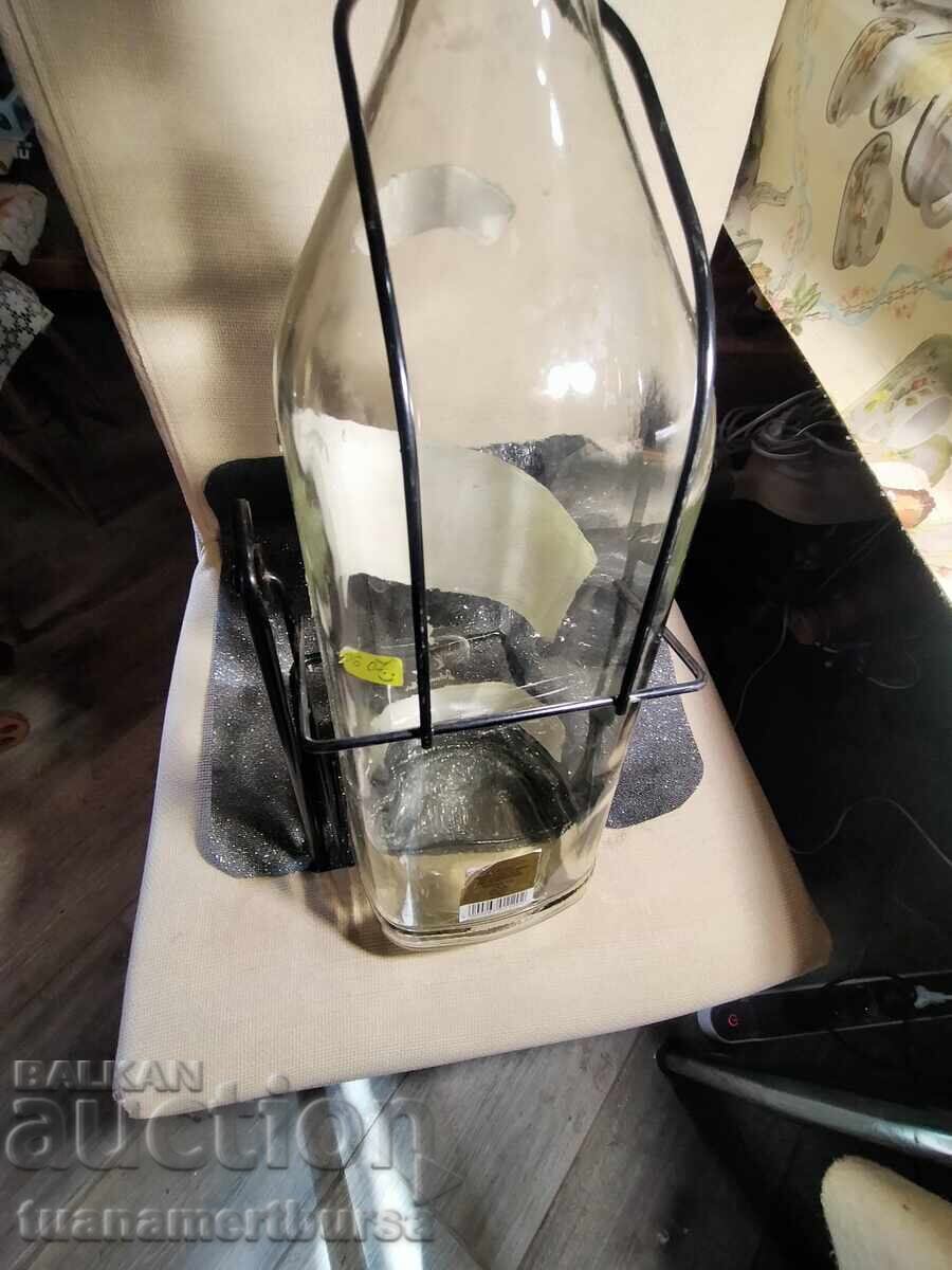 Φιάλη ουίσκι που λικνίζεται - 5