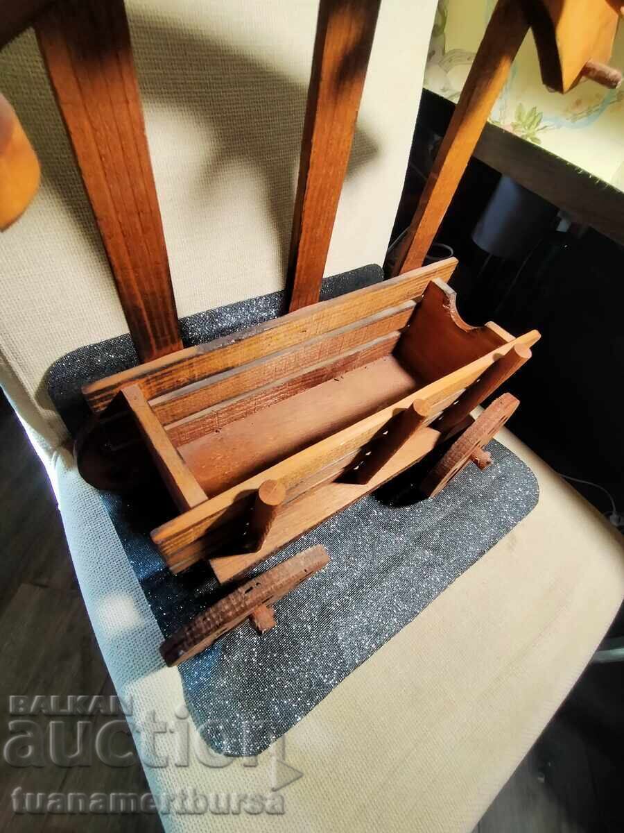 Licitație suport din lemn