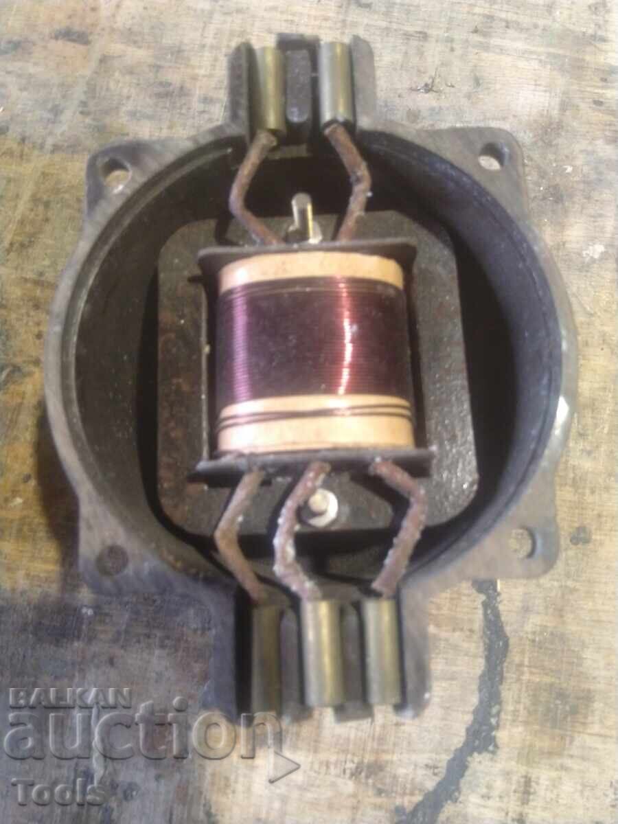 Transformator din bachelită cu preț € 1.00 | 1.96 BGN