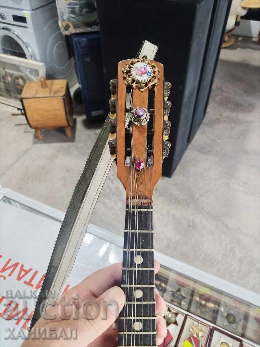 Доставка на МУЗИКАЛЕН ИНСТРУМЕНТ БАНДЖО