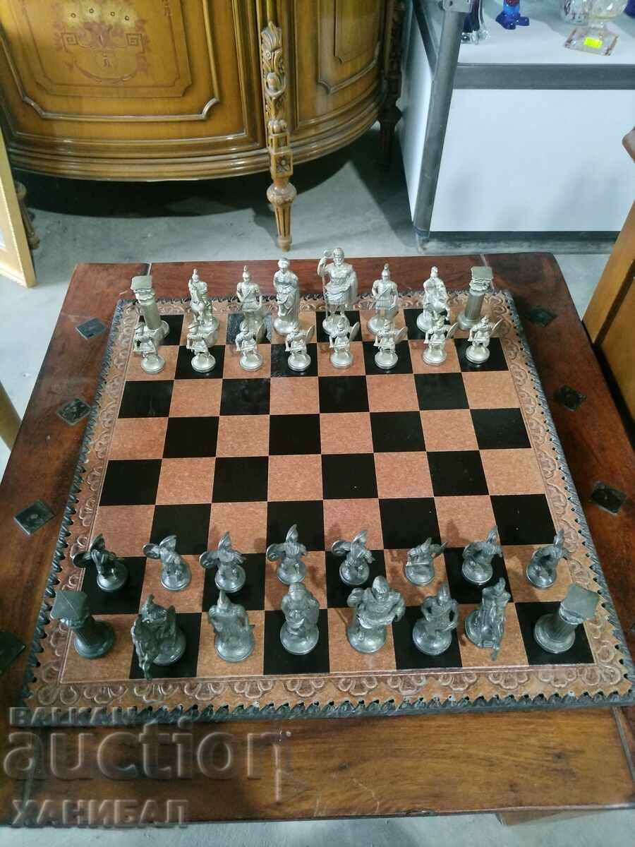 VERY BEAUTIFUL CHESS SET WITH METAL PIECES