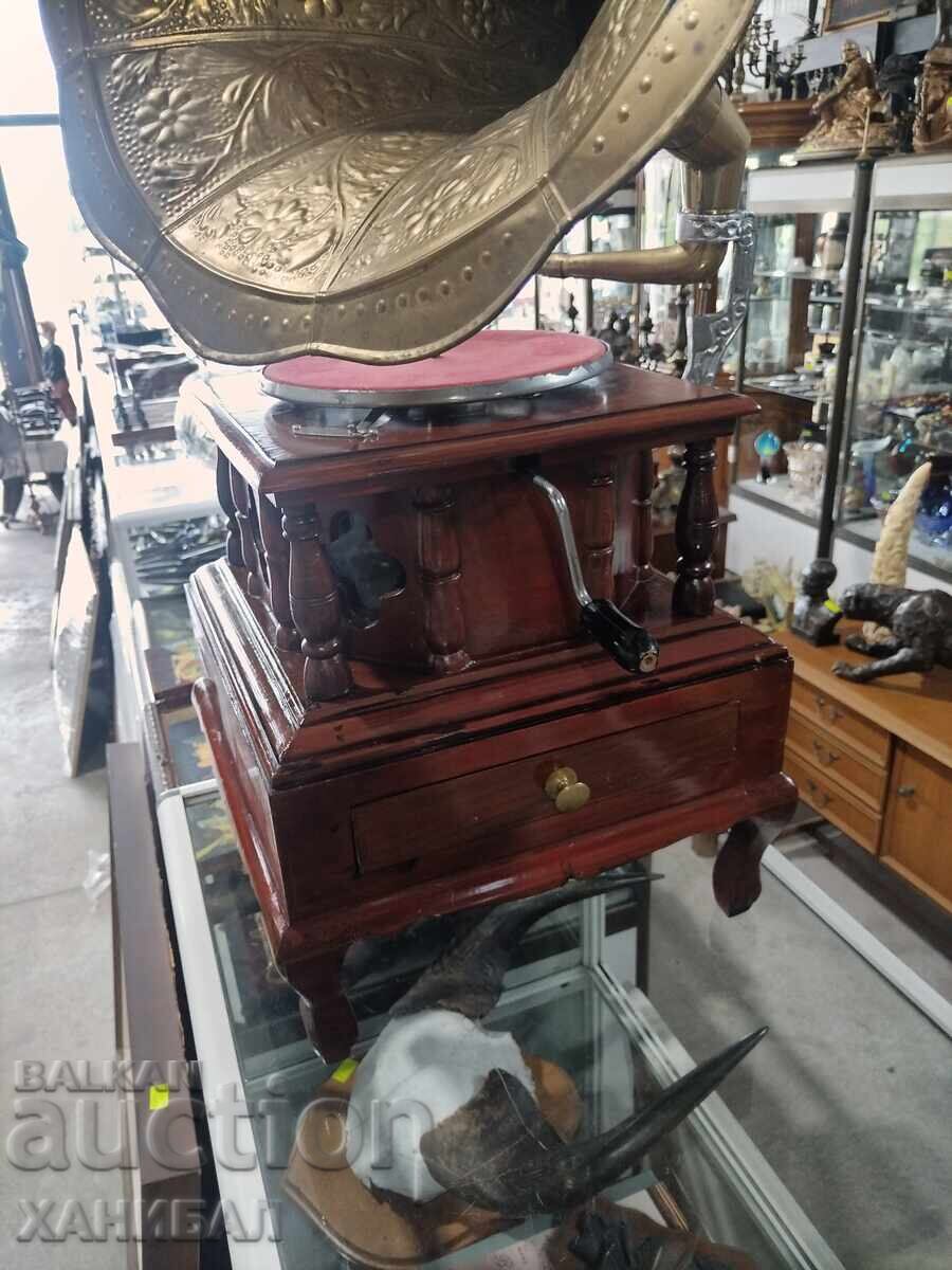 Παράδοση ΠΟΛΥ ΟΜΟΡΦΟ ΓΡΑΜΜΟΦΩΝΟ MASTER'S VOICE