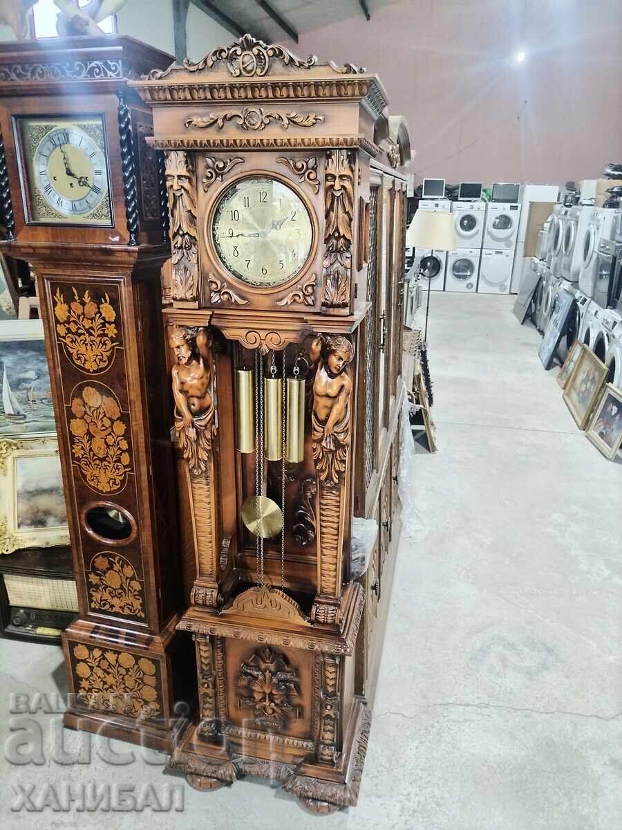 CEAS UNICAT DE PARDOSEALĂ CU SCULPTURĂ ÎN LEMN