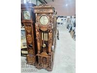 CEAS UNICAT DE PARDOSEALĂ CU SCULPTURĂ ÎN LEMN