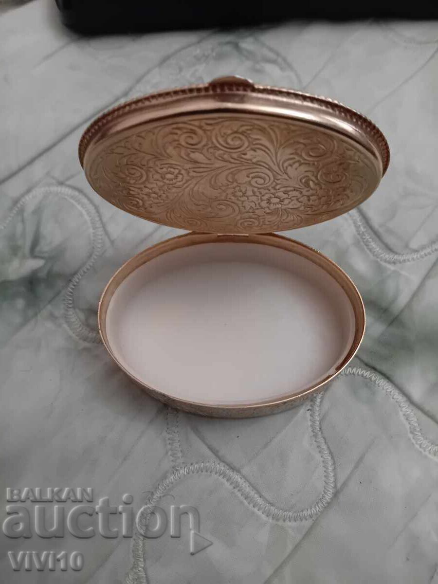 Auction  Antique porcelain box