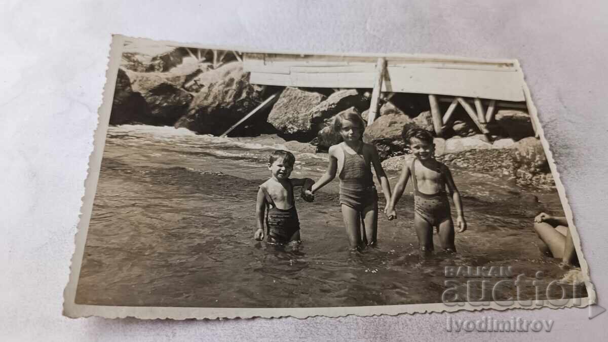 Photo San Remo Three children in the sea