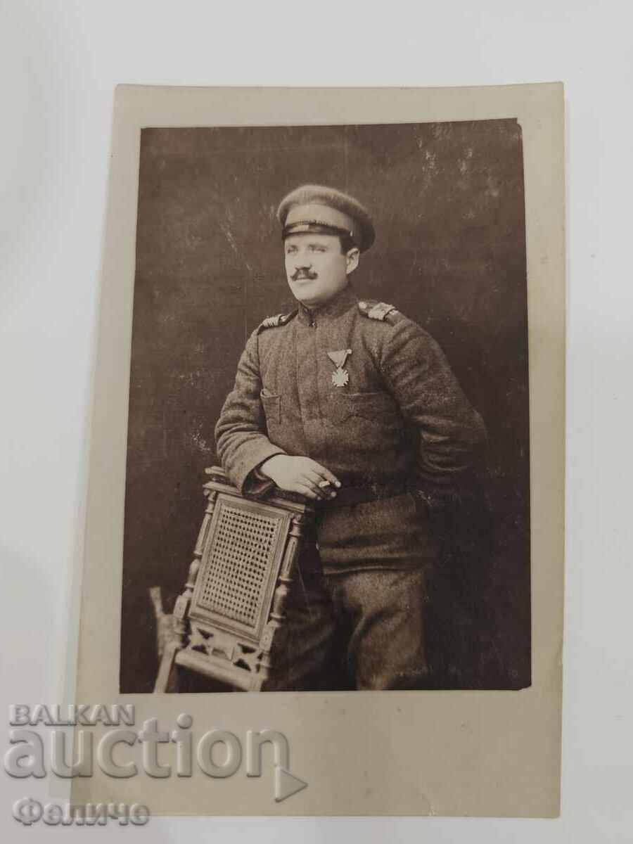 Военна фото картичка- войник свързочни войски  - с орден с цена € 15.00 | 29.34 лв.