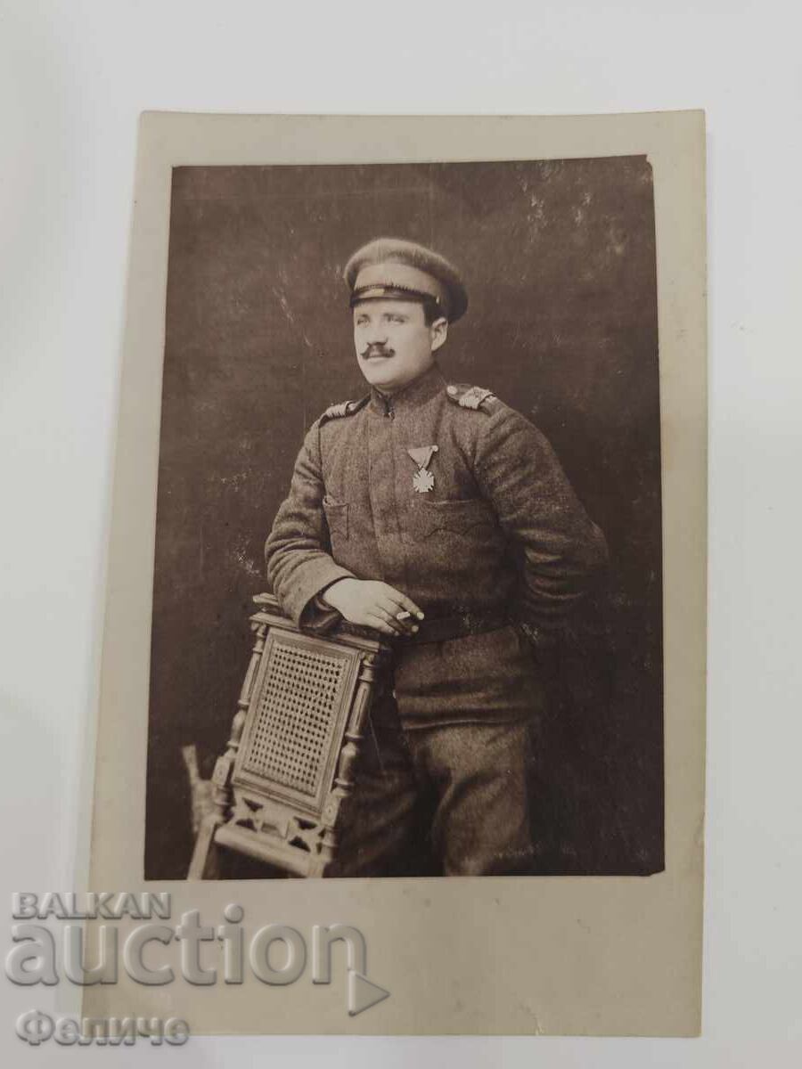 Военна фото картичка- войник свързочни войски  - с орден