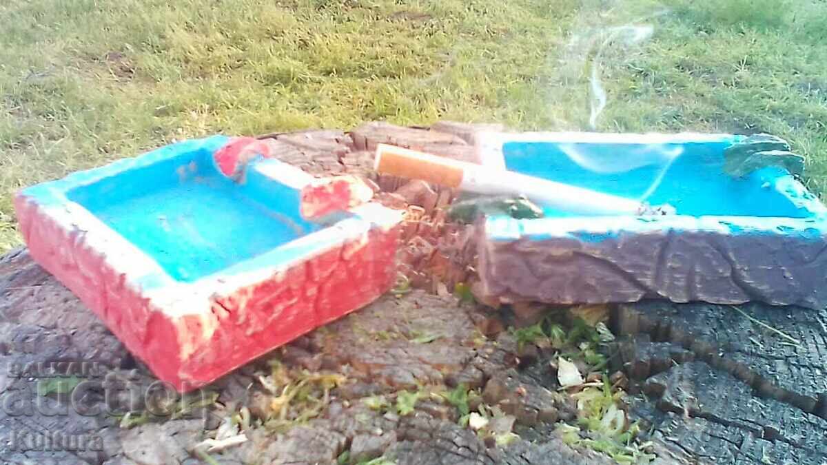 Пепелник за двама и няколко цигари ...