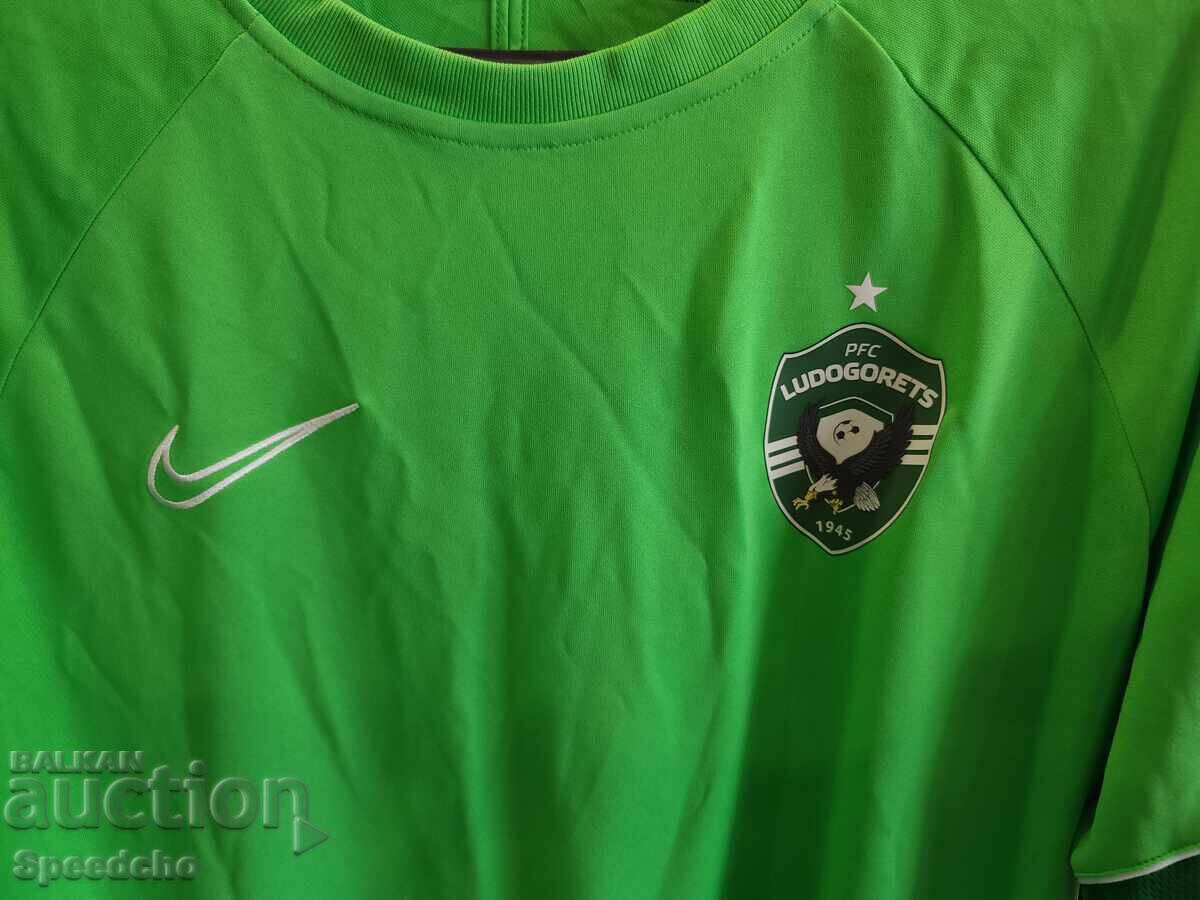 Чисто нова тренировъчна тениска на Лудогорец XL с цена € 17.99 | 35.19 лв.