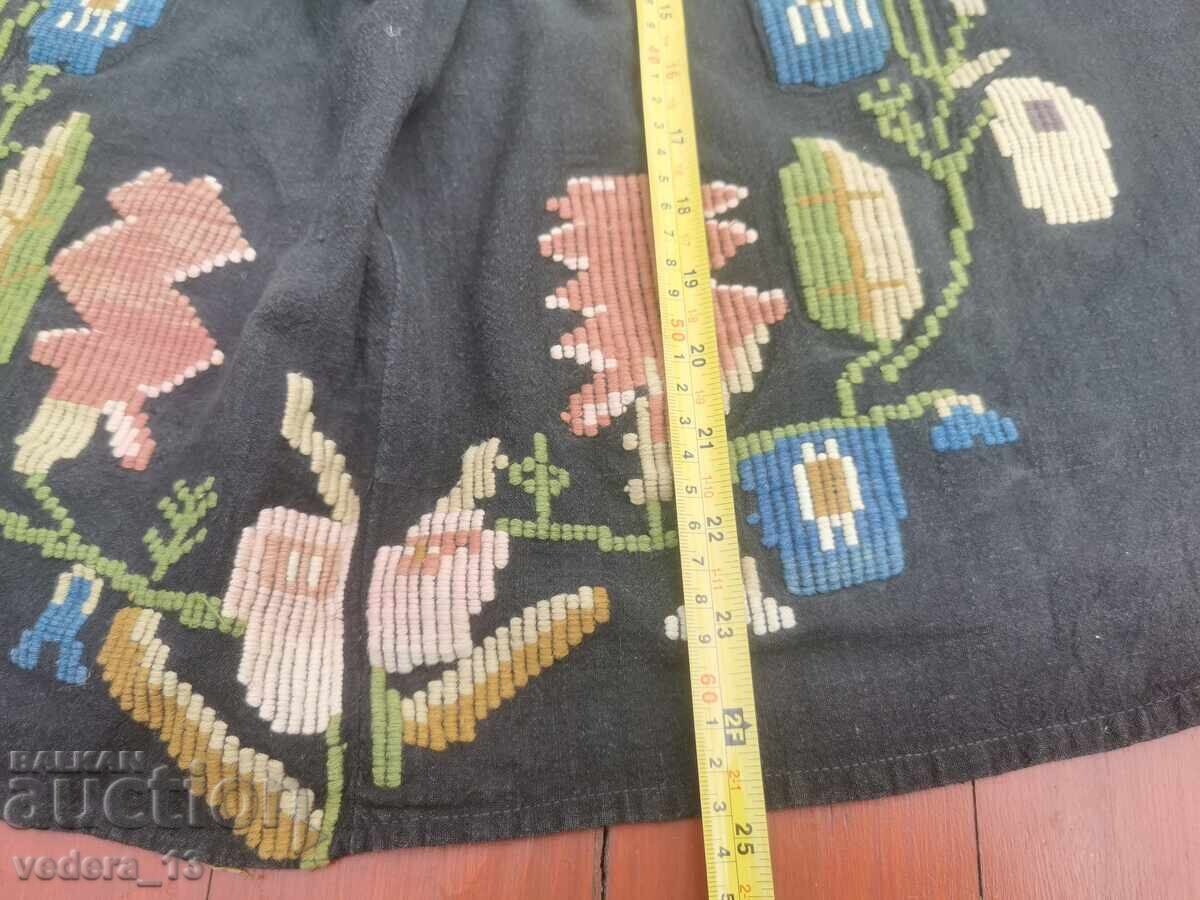 НАРОДНА НОСИЯ-ПРЕСТИЛКА с цена € 16.00 | 31.29 лв.