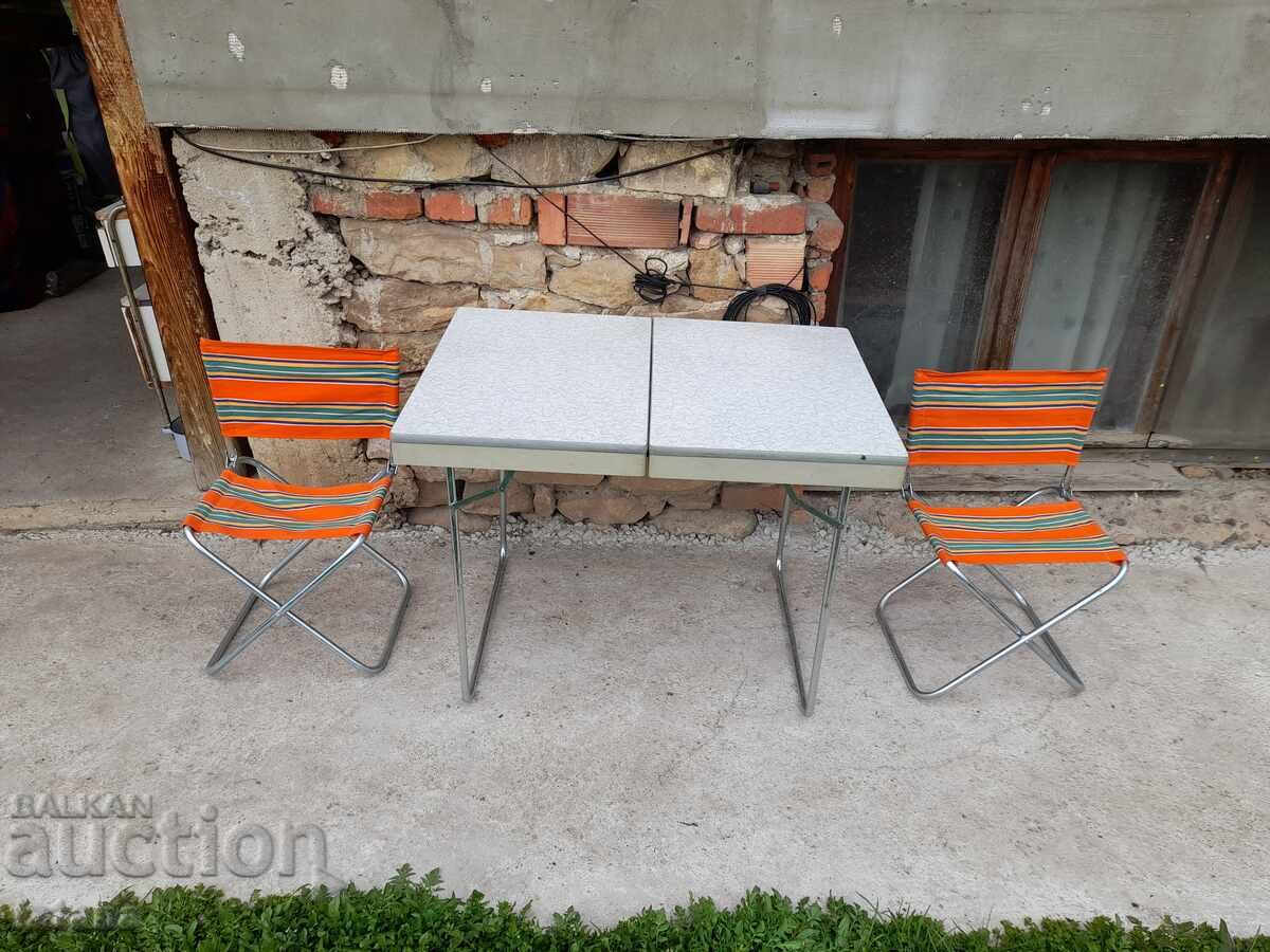Παλιό σετ κάμπινγκ με τραπέζι και καρέκλες με τιμή € 190.00 | 371.61 BGN