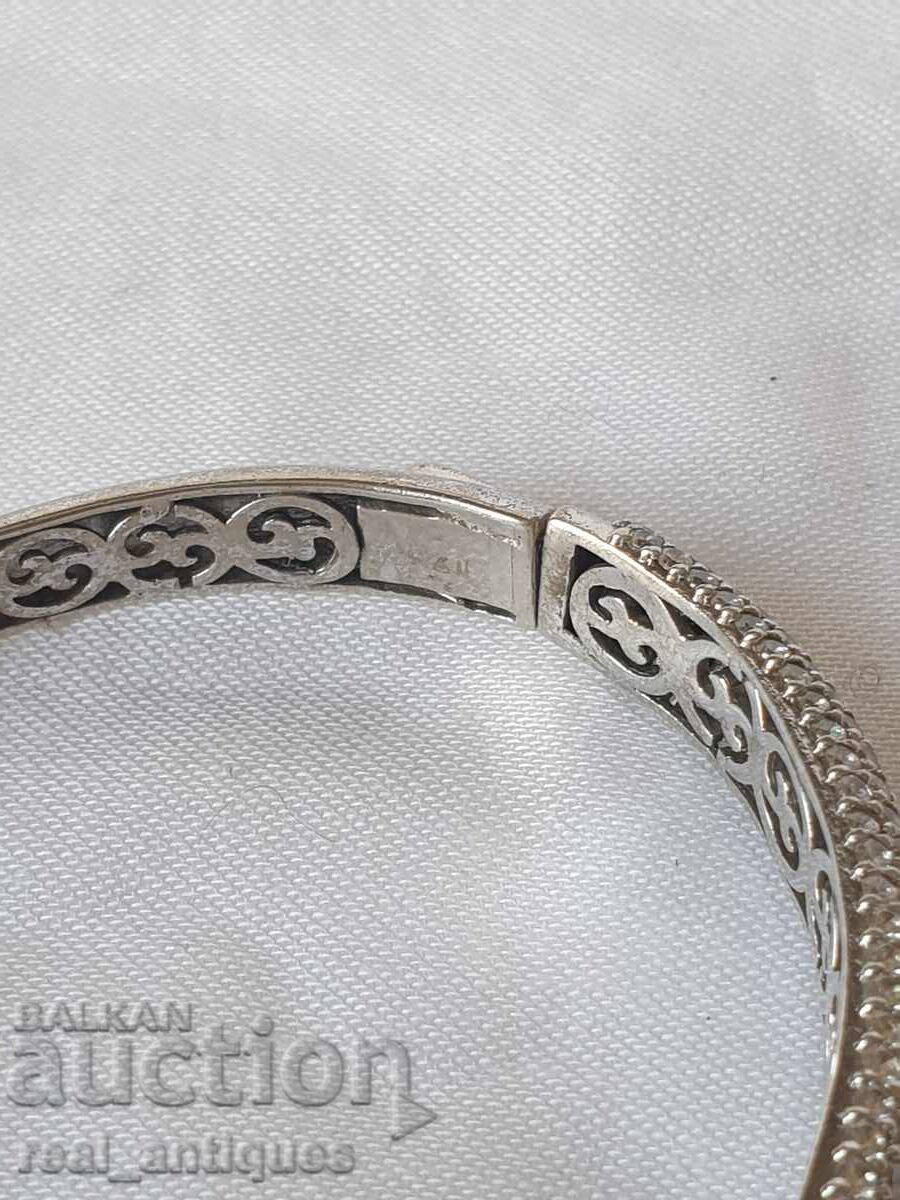 Delivery of silver bracelet