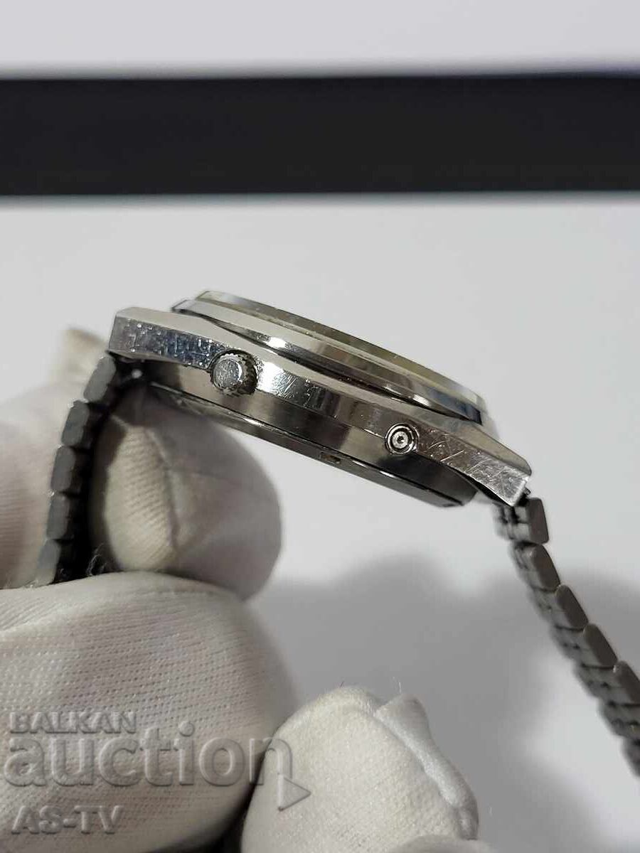 Auction  Ricoh quartz watch