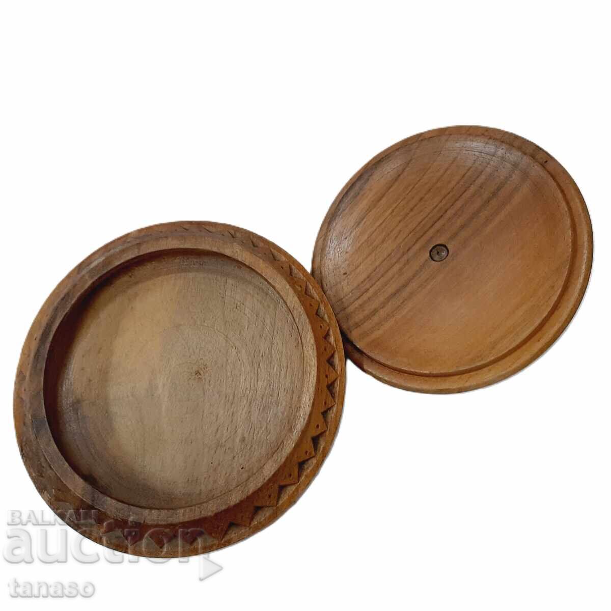 Delivery of Old round carved wooden box (6.4)