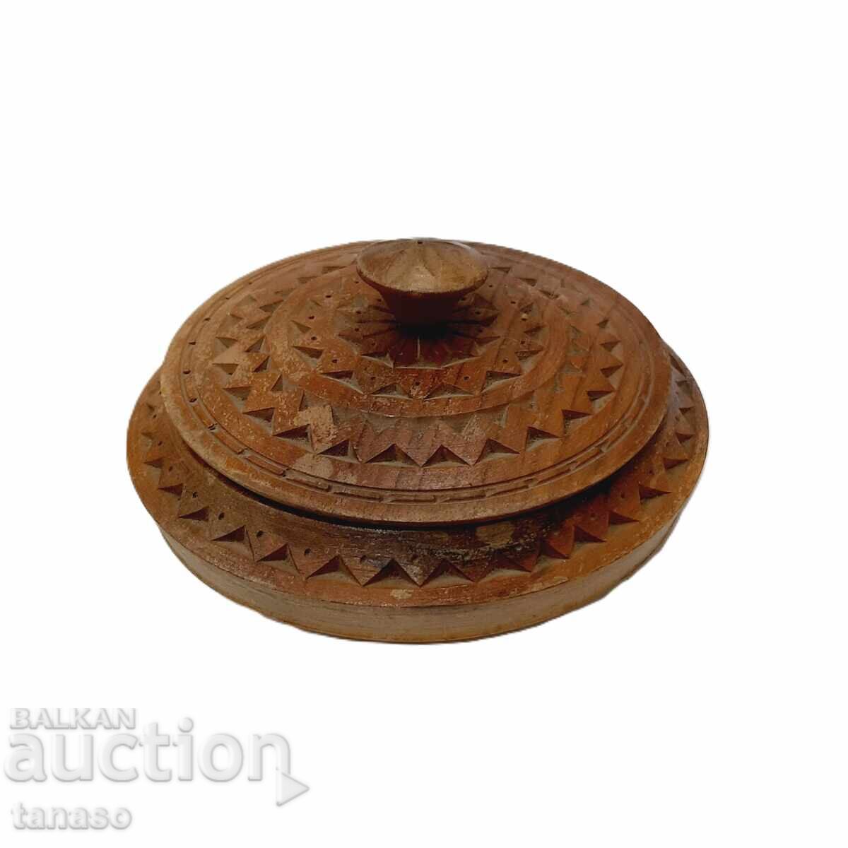Old round carved wooden box (6.4) - 6