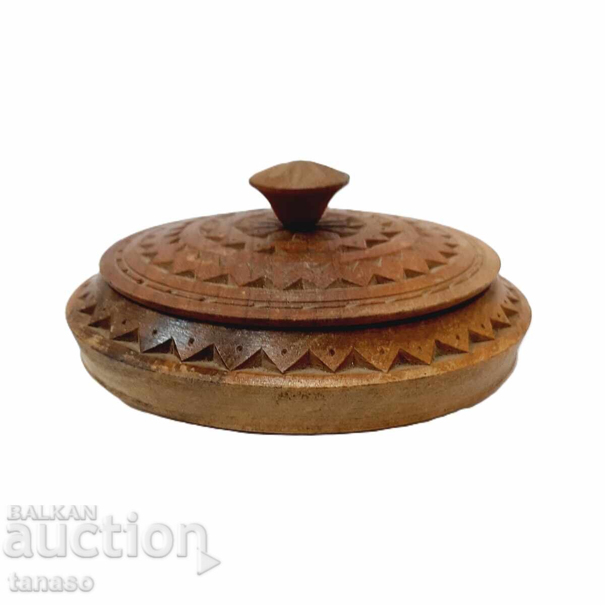 Old round carved wooden box (6.4)