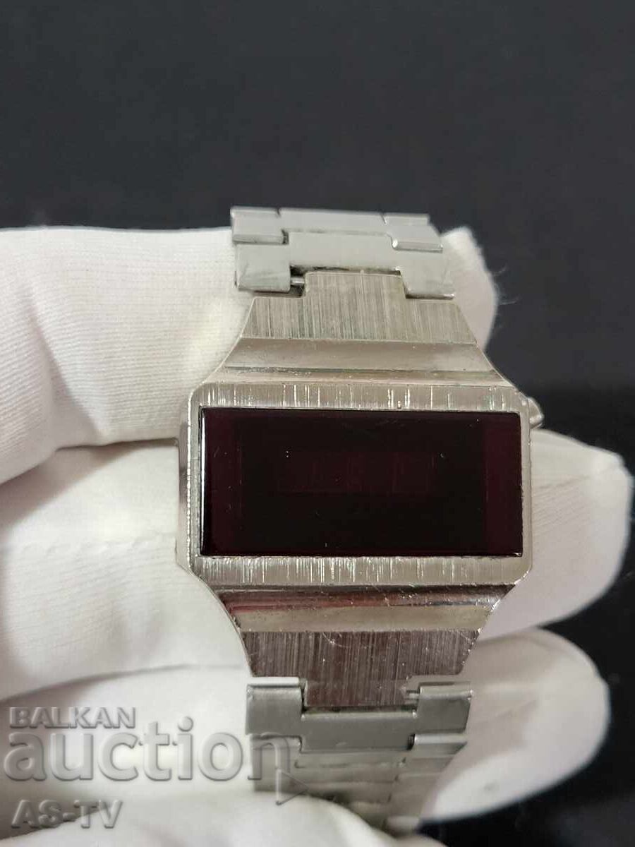 Дигитален часовник с цена € 80.00 | 156.47 лв.