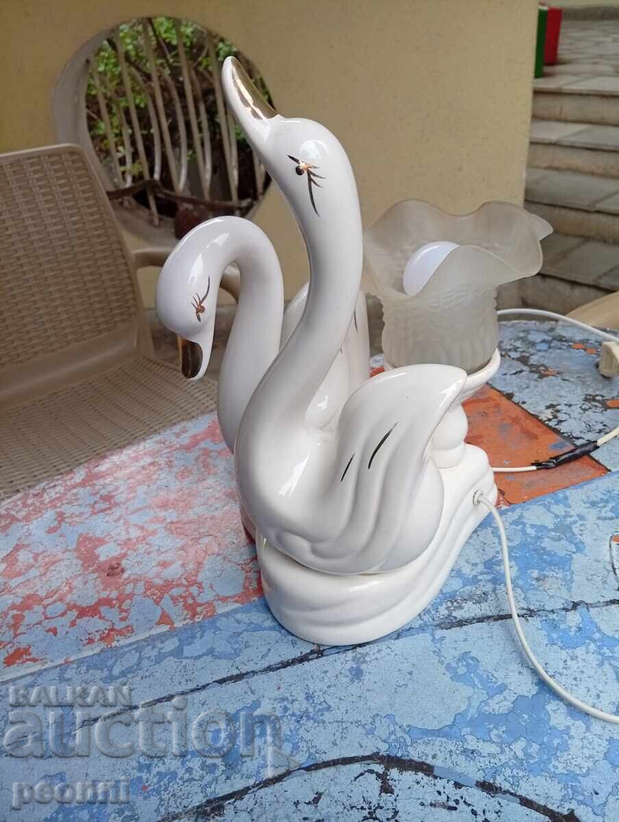 Δημοπρασία Πορσελάνινο φωτιστικό νυκτός με κύκνους