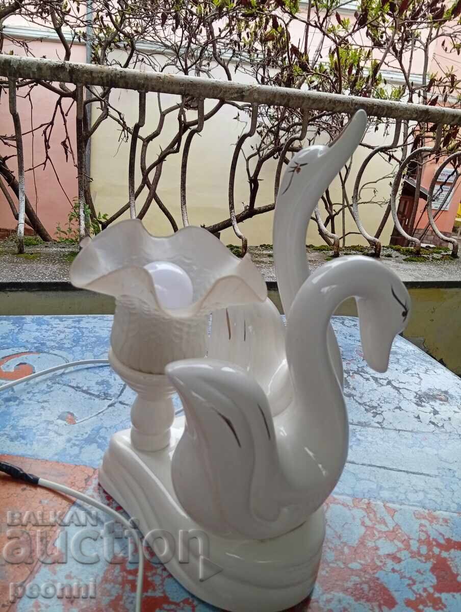 Πορσελάνινο φωτιστικό νυκτός με κύκνους