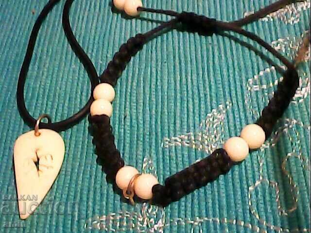 лот от колие гривна весулки от кост с цена € 5.00 | 9.78 лв.