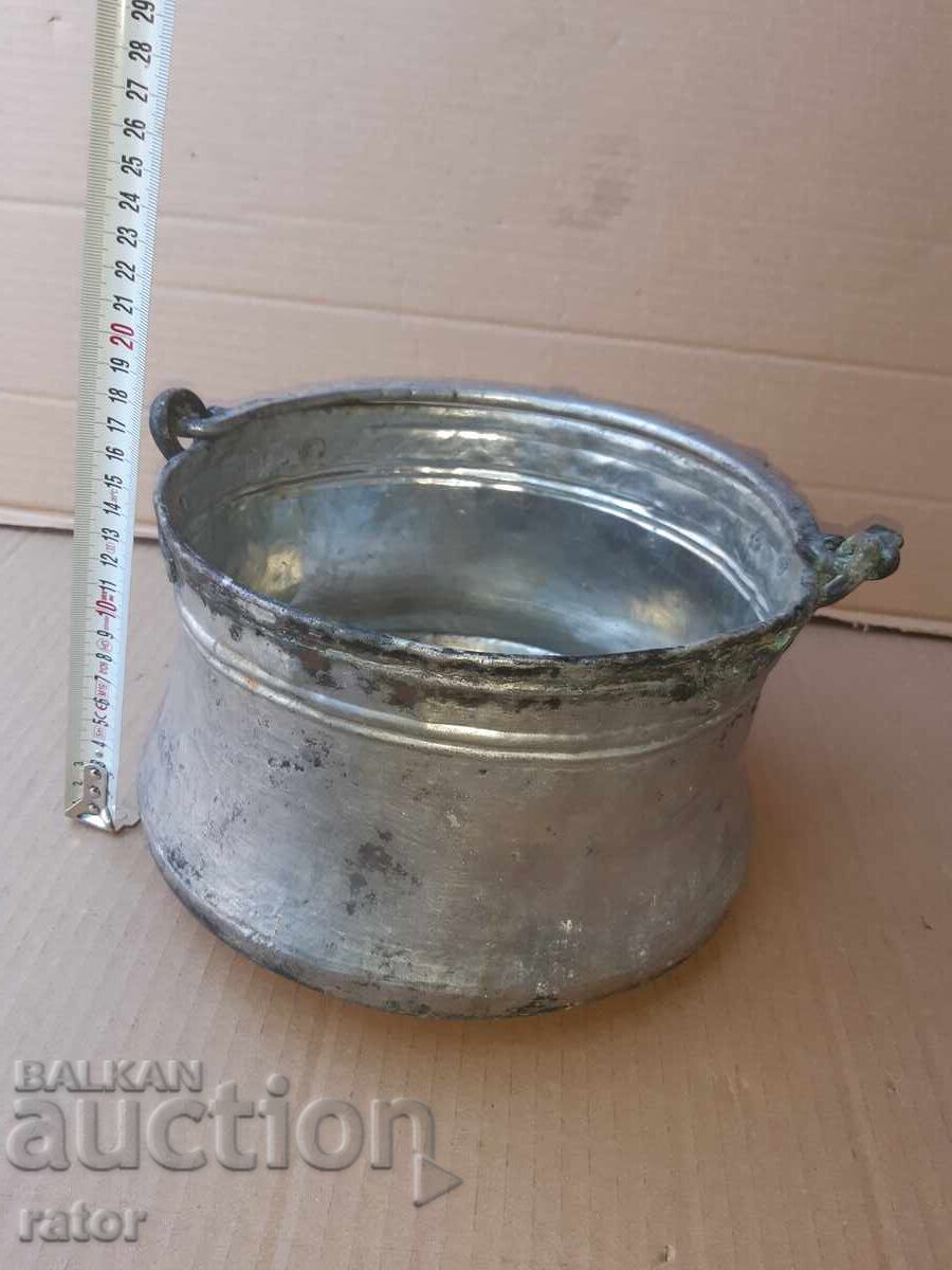 Старо медно калайдисано котле , менче , менец , котел с цена € 31.00 | 60.63 лв.