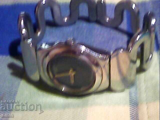 Frumos ceas de damă, nu știu dacă funcționează cu preț € 7.00 | 13.69 BGN