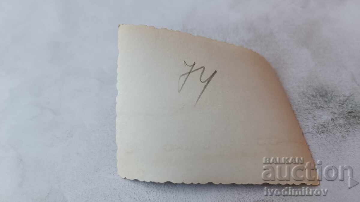 Fotografie Tânăr cu înotătoare pe lângă un râu cu preț € 1.06 | 2.07 BGN