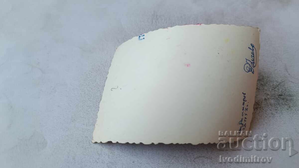 Fotografie Femeie pe dune de nisip 1957 cu preț € 0.74 | 1.45 BGN