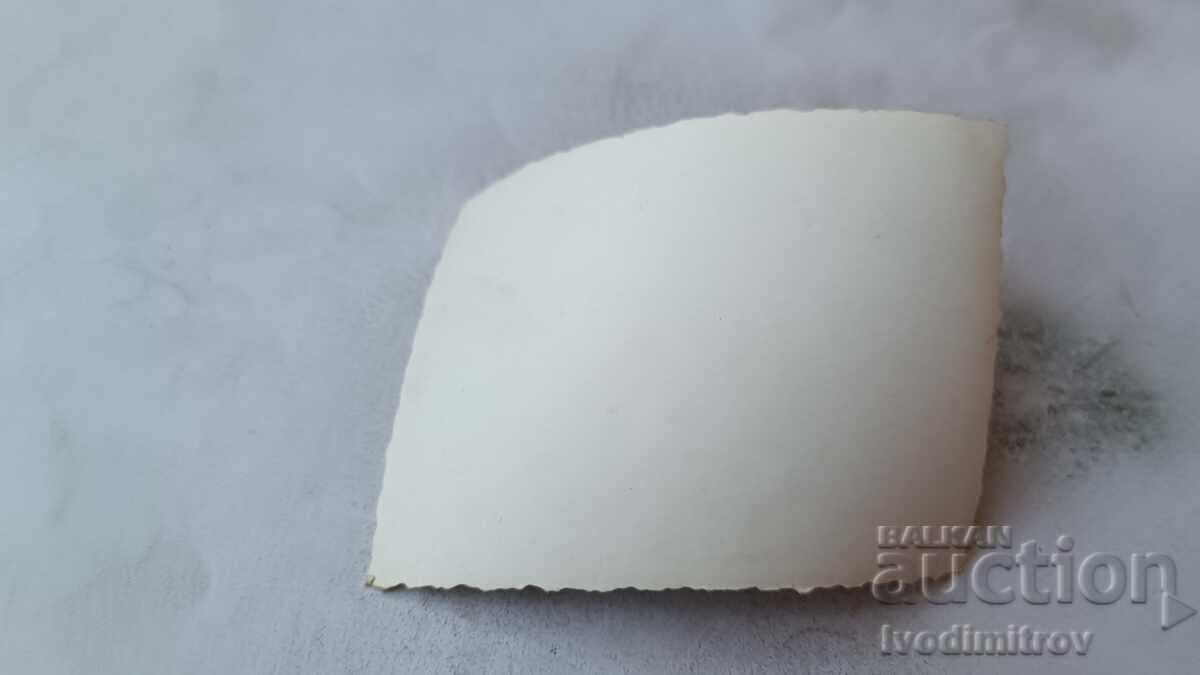 Foto Două femei pe plajă cu preț € 0.74 | 1.45 BGN Foto Două femei pe plajă cu preț € 0.74 | 1.45 BGN