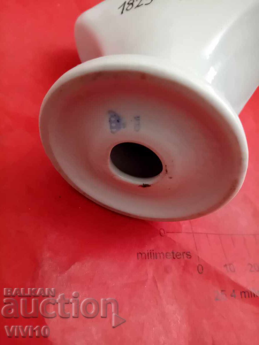 Доставка на Старинна порцеланова фигура, маркирана