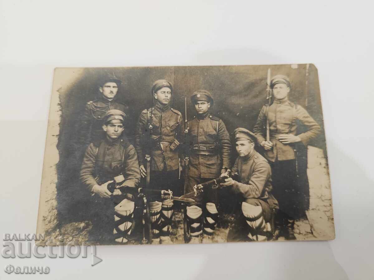 Carte poștală militară rară - soldați cu puști, baionetă cu preț € 20.00 | 39.12 BGN