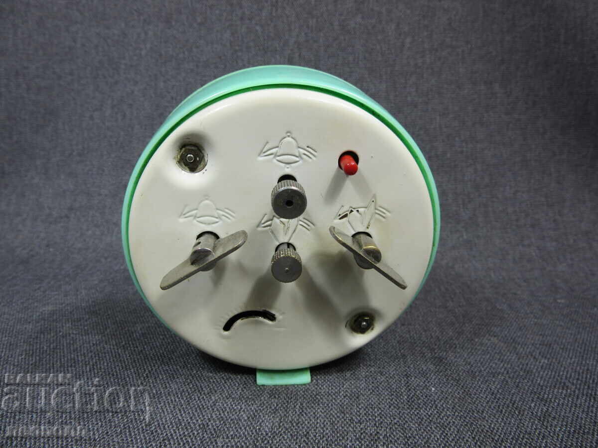 Livrarea VECHI CEAS MECANIC DEȘTEPTĂTOR RETRO SOC MERA POLTIK