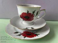 Ένα όμορφο τριπλό σετ τσαγιού