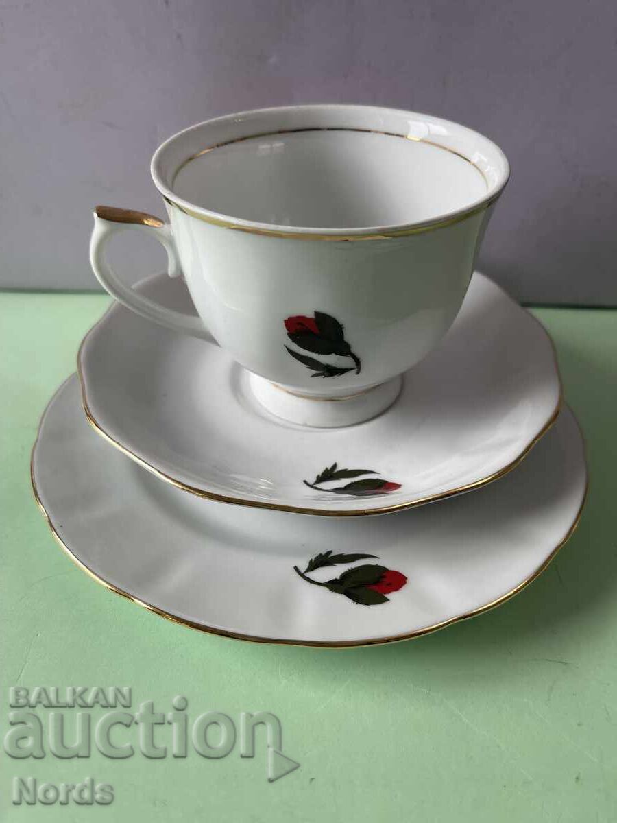 Δημοπρασία Ένα όμορφο τριπλό σετ τσαγιού