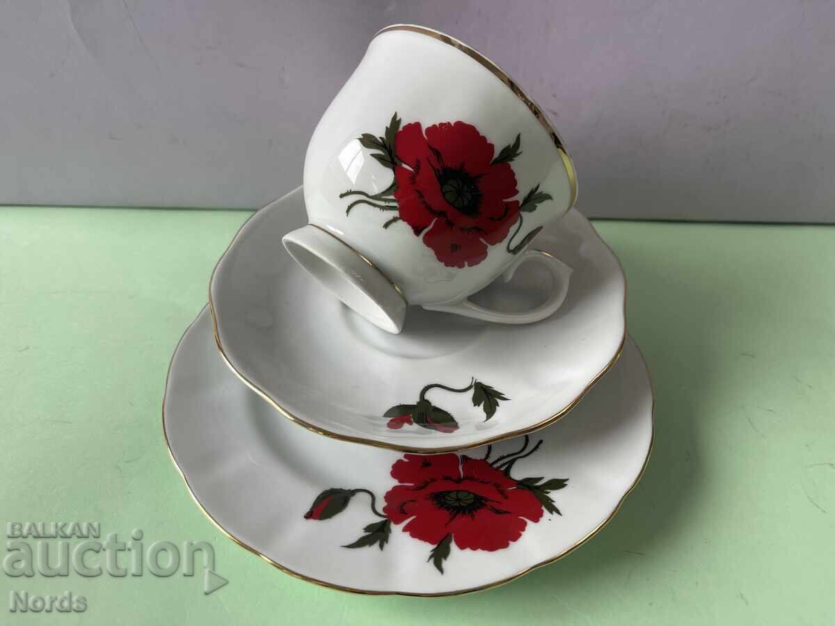 Ένα όμορφο τριπλό σετ τσαγιού