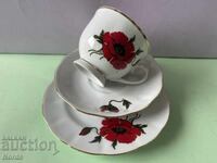 Ένα όμορφο τριπλό σετ τσαγιού