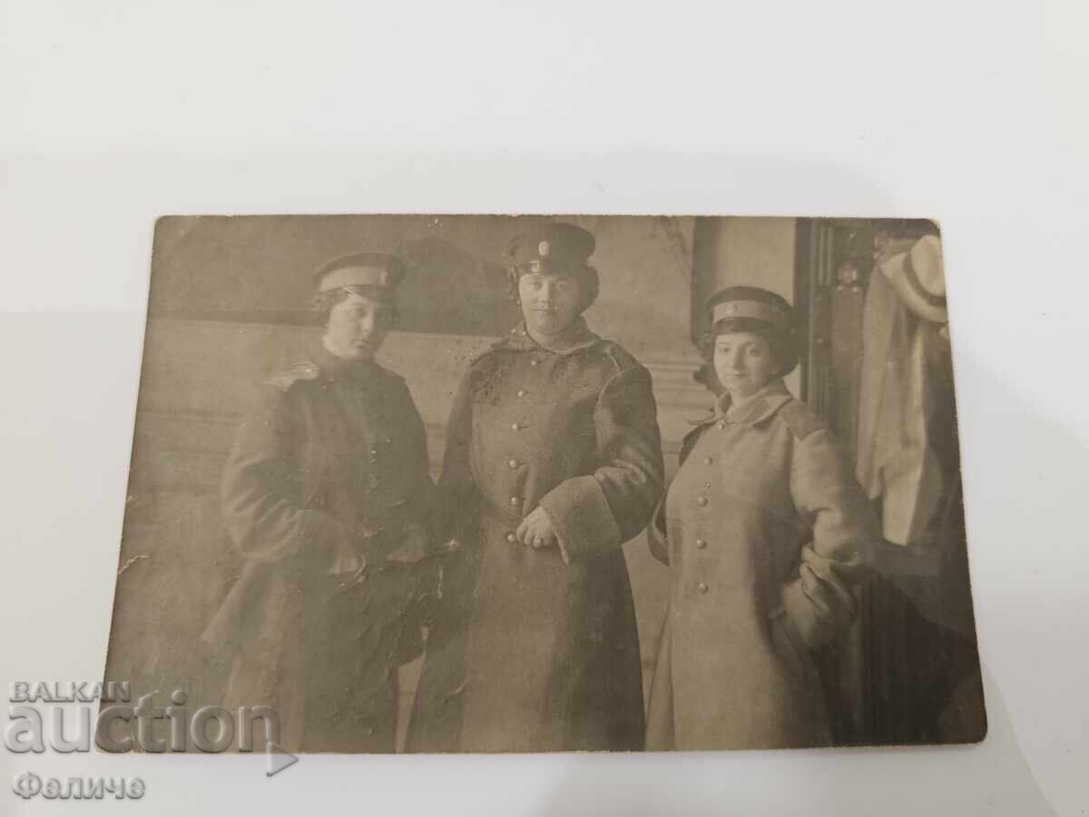Carte poștală foto amuzantă cu familia regală bulgară - femei în uniformă cu preț € 18.00 | 35.21 BGN