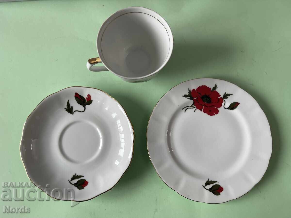 Доставка на Красив троен сет за чай