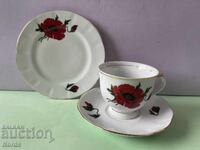 Ένα όμορφο τριπλό σετ τσαγιού