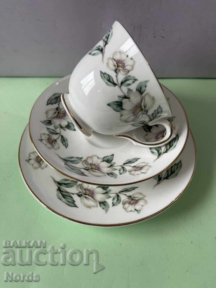 Аукцион Красив английски троен сет за чай