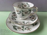 Όμορφο αγγλικό τριπλό σετ τσαγιού