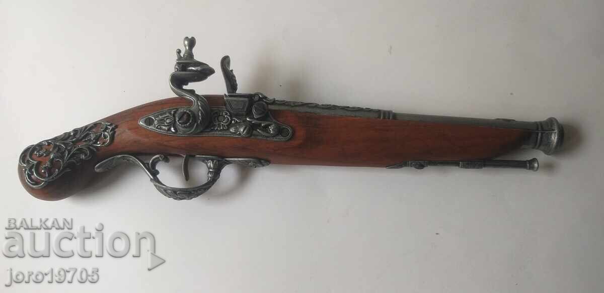 Pistol vechi cu cremene / replică cu preț € 35.00 | 68.45 BGN