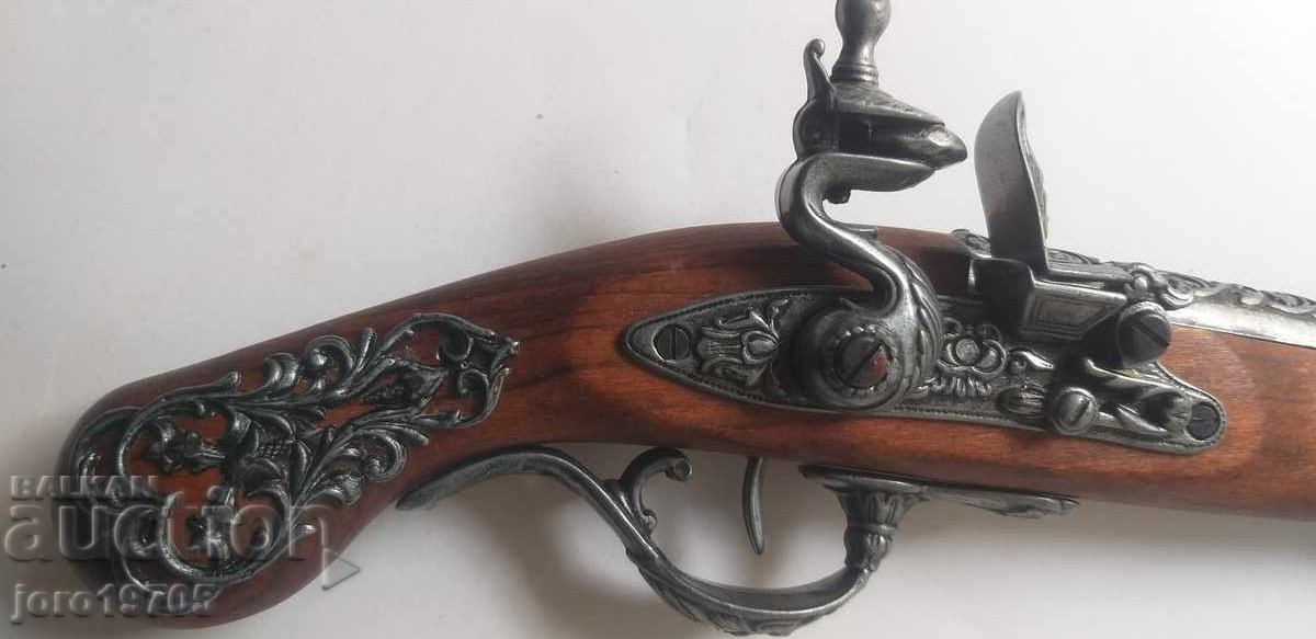 Licitație Pistol vechi cu cremene / replică