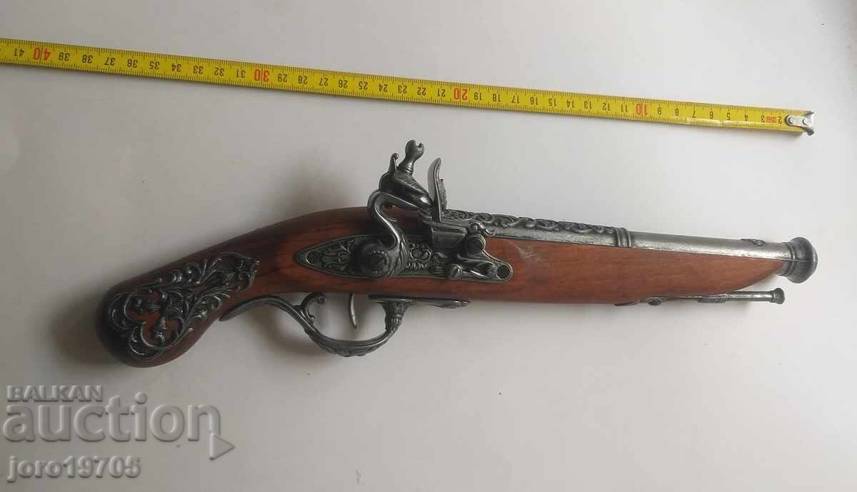 Pistol vechi cu cremene / replică